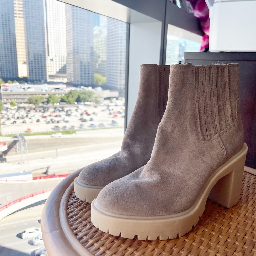 Dolce Vita Caster H20 Lug Sole Round Toe Waterproof Ankle Boots Size 8 - Picture 2 of 4